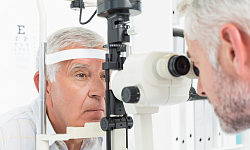 Особенности лечения катаракты у пожилых людей